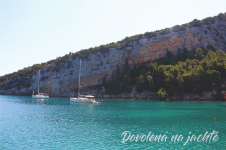 zátoka Pokrivenik - ostrov Hvar